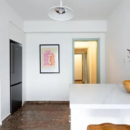 Sunlit Retreat 2-Bed Apartment 雅典 Exterior photo