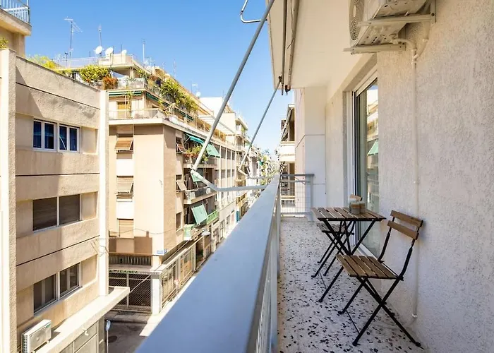 Sunlit Retreat 2-Bed Apartment