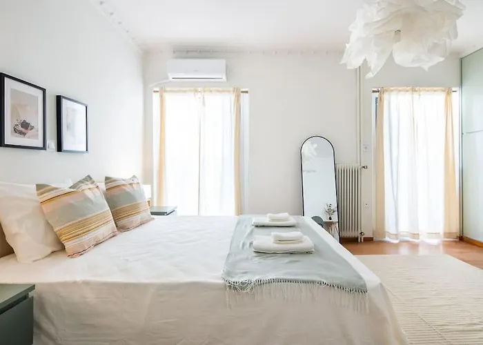 Sunlit Retreat 2-Bed Apartment