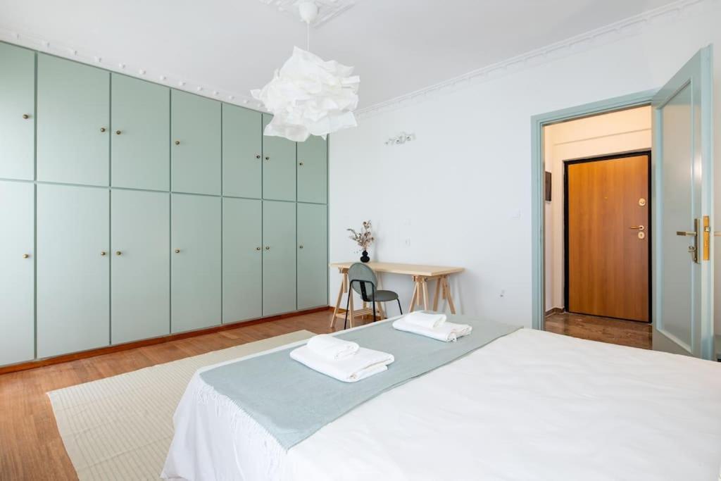 Sunlit Retreat 2-bed Appartement Athènes