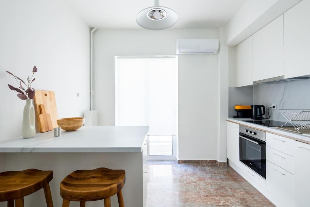Sunlit Retreat 2-bed * Athènes